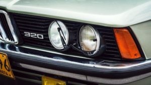 Чому автовиробники більше не встановлюють двірники на фари