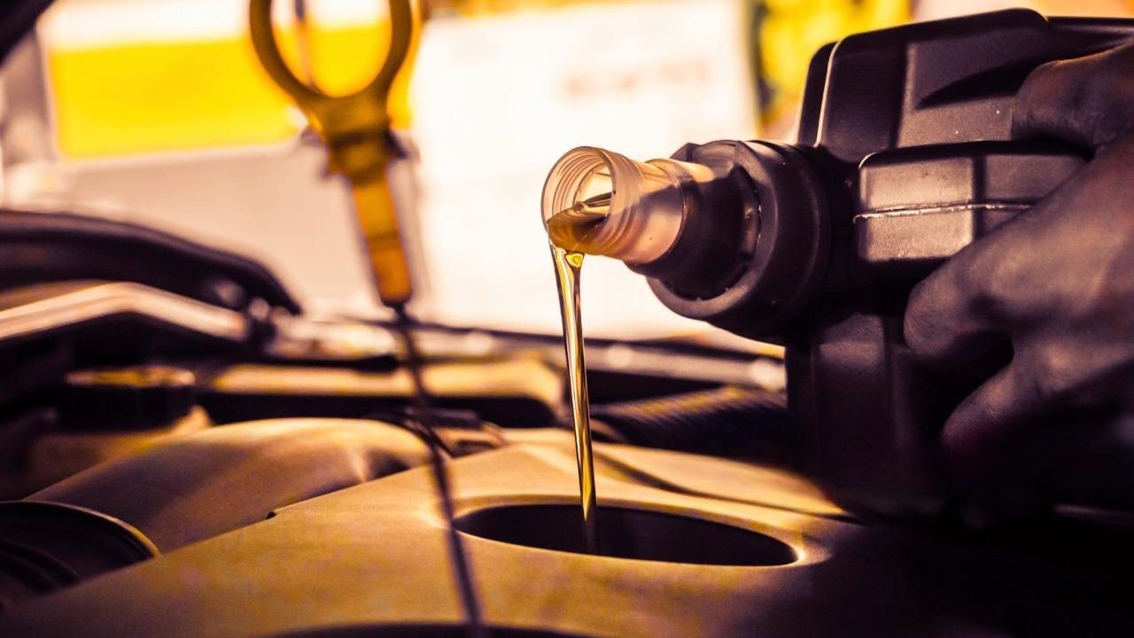how-often-change-motor-oil-1