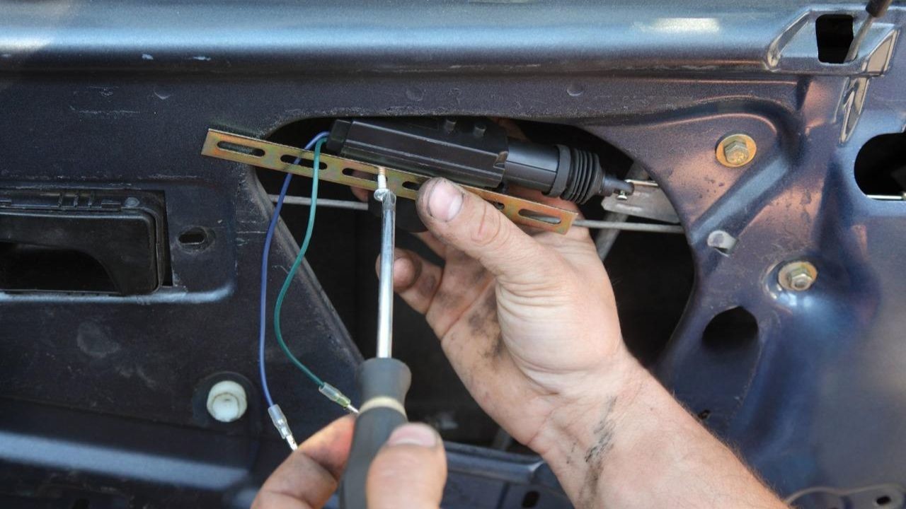 car-electo-door-lock-problem-3