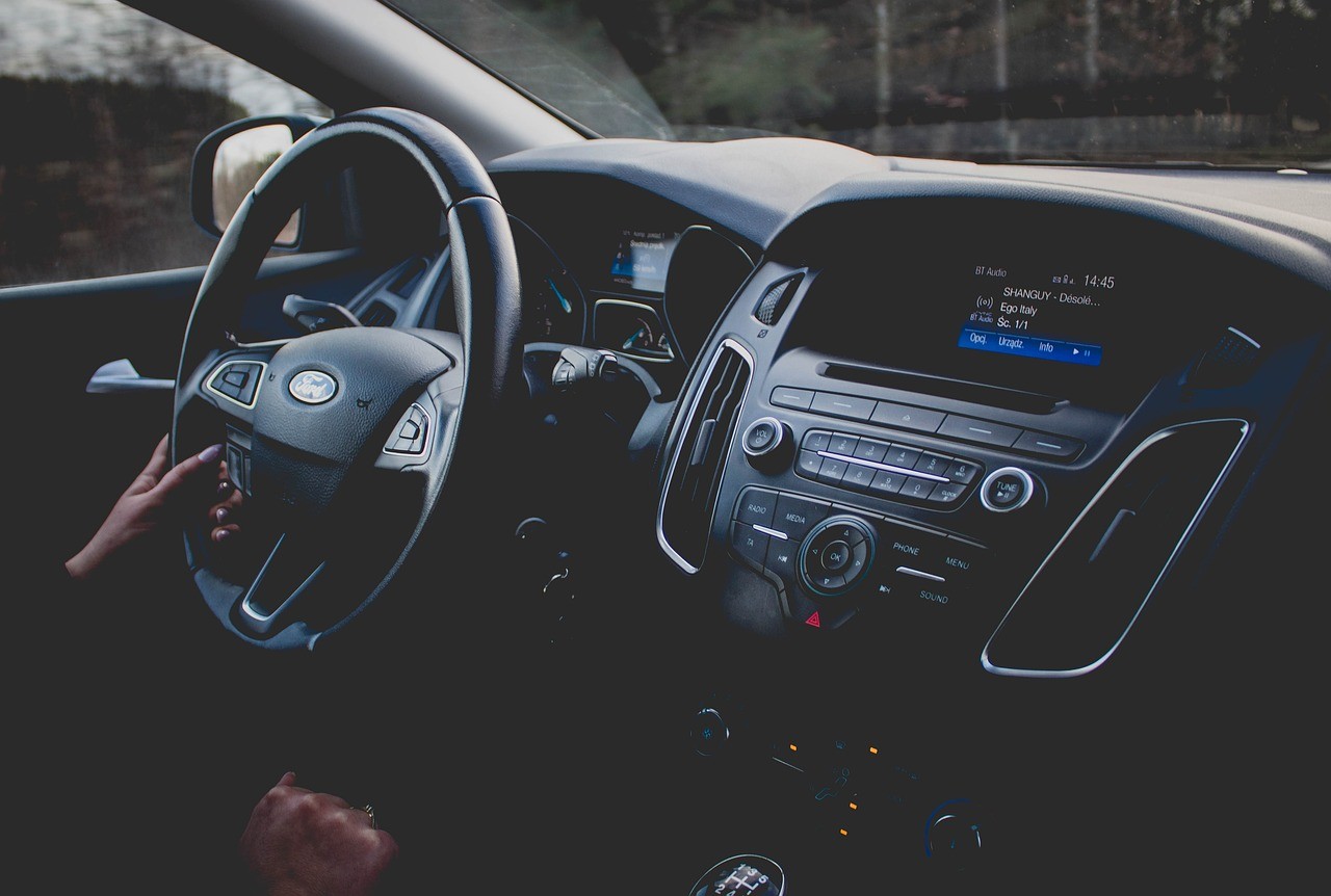 car-steering-wheel-broken-2