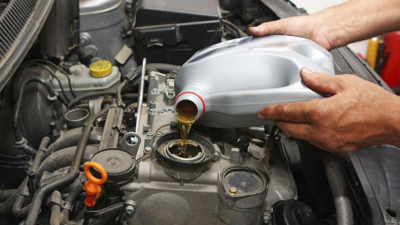 dont-mix-motor-oil-2