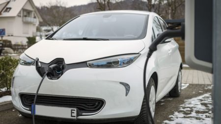 Високовольтна батарея електромобілів та гібридів: причини та наслідки потрапляння вологи всередину батареї