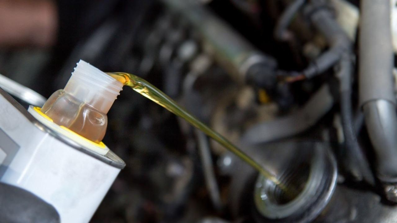 how-often-change-motor-oil-2