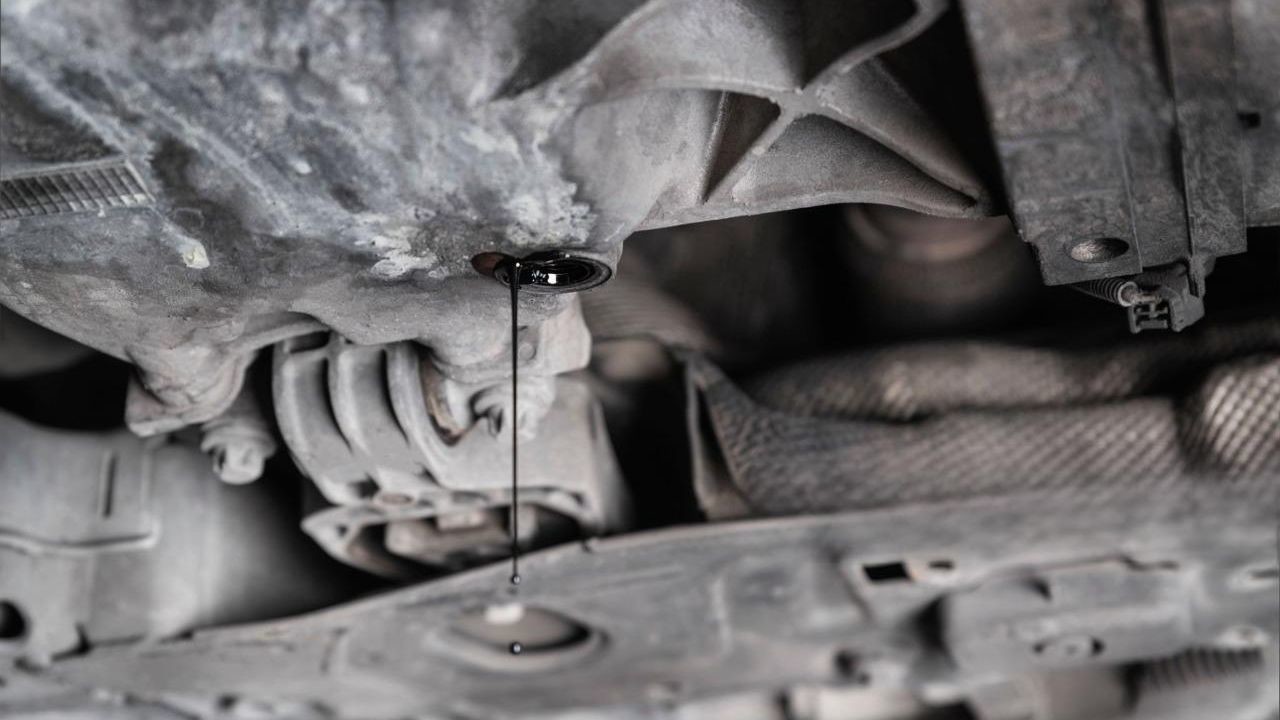 why-motor-oil-leak-1