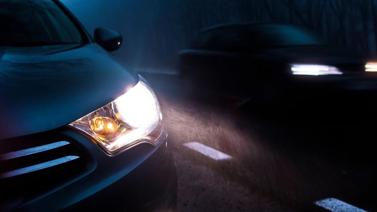 car-light-wrong-direction-2