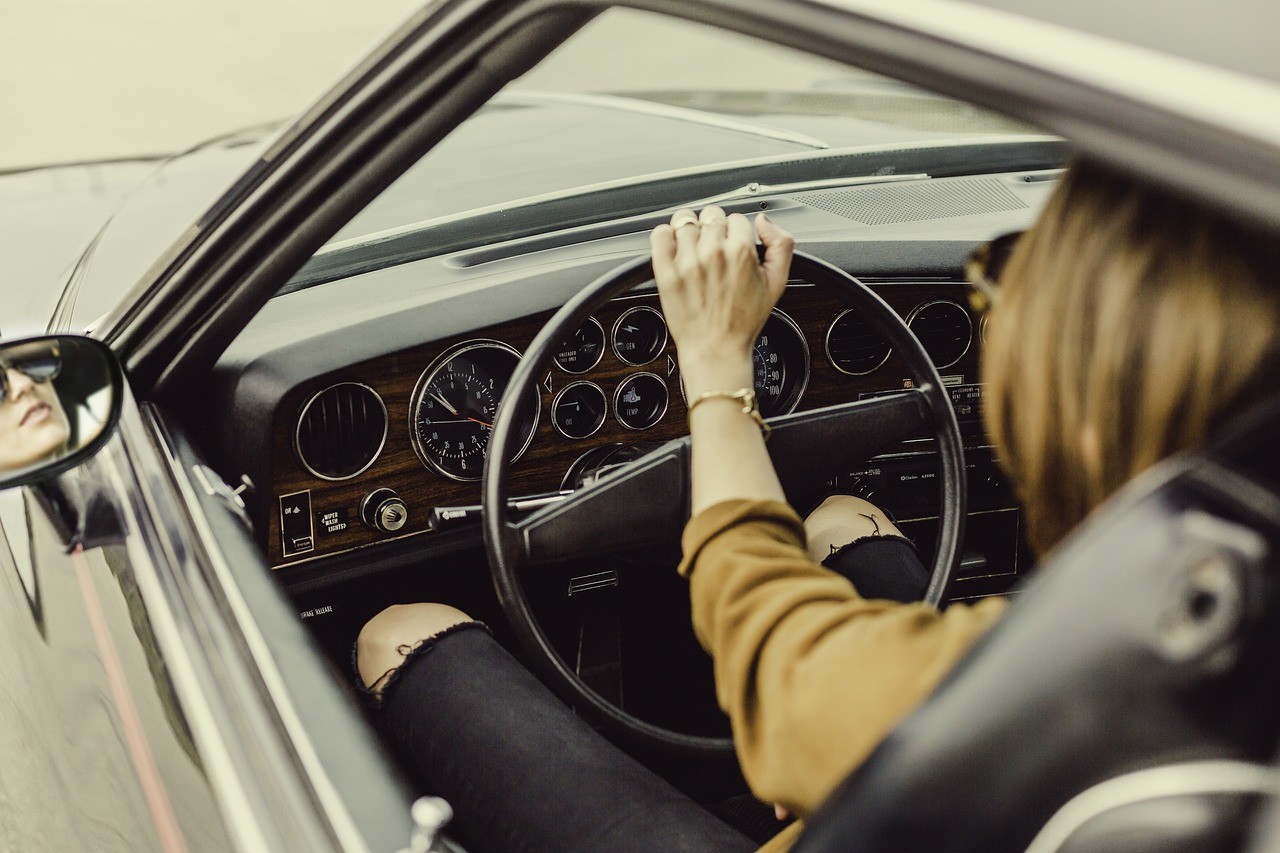 car-steering-wheel-broken-1