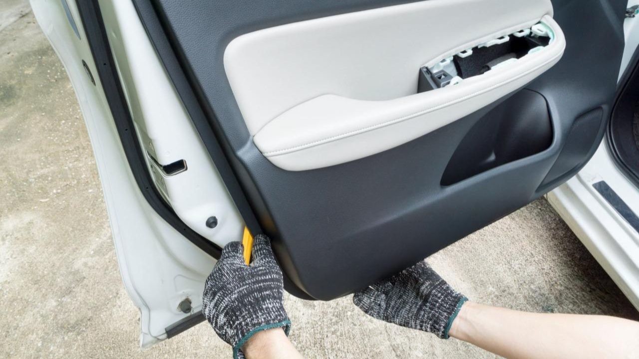 car-door-window-jam-3