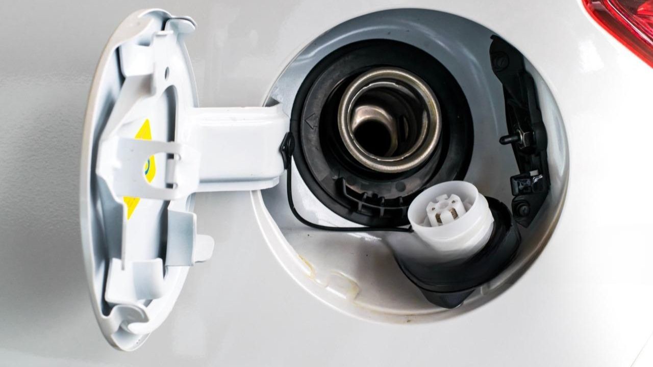 car-fuel-tank-leak-3