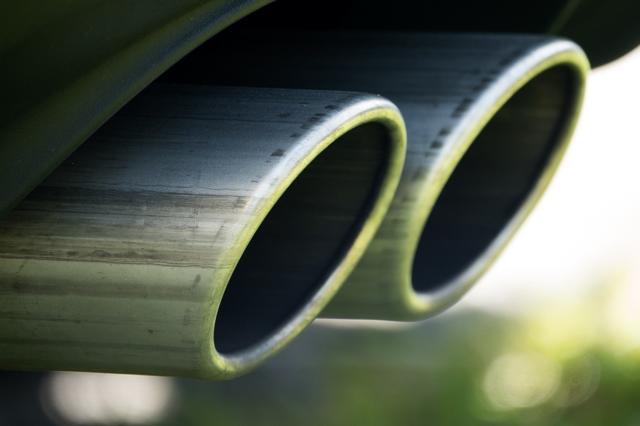 dual-exhaust-2738827_12802353245