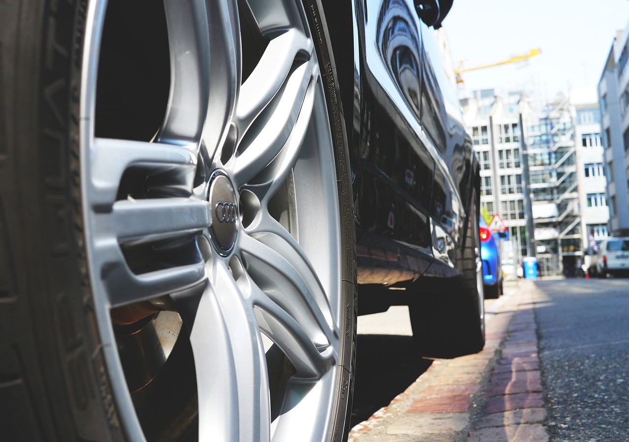 automobile-833792_1280