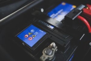 Как заменить аккумулятор в легковом автомобиле?