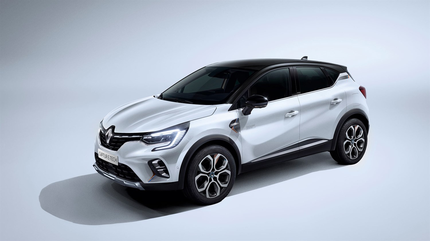 renault-captur-reveal-003_ig_w1500_h843