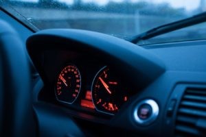 Почему зависают обороты двигателя