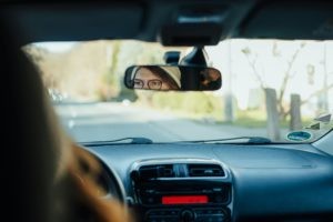 Стоит ли заправлять автомобильные кондиционеры