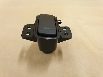 Крюк оббивки багажника правий Subaru 94072AG000JC