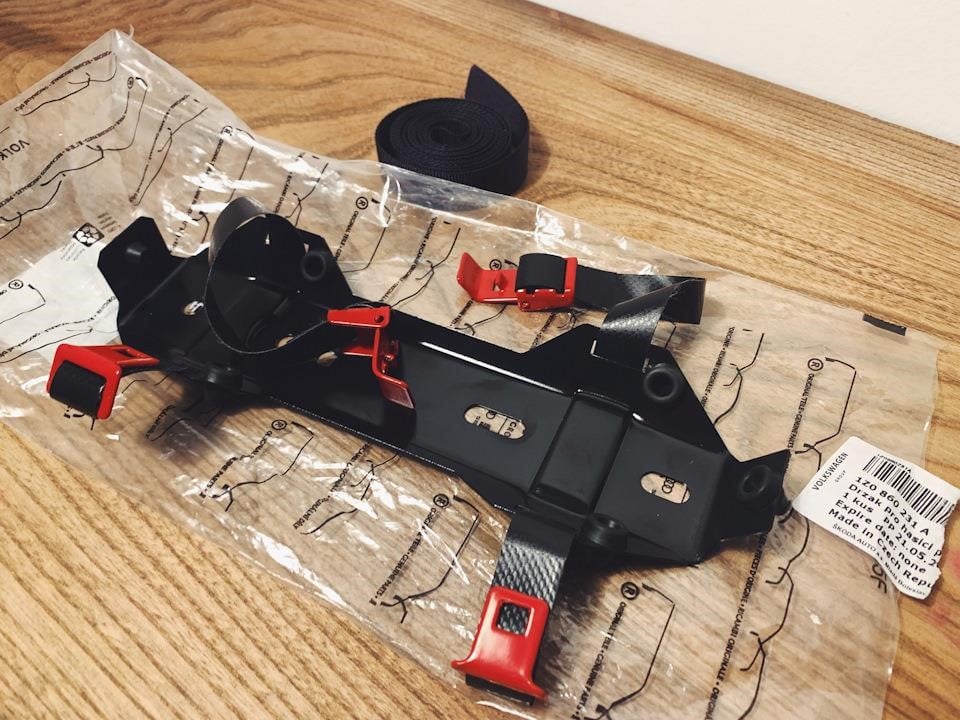 Кронштейн огнетушителя VAG 1Z0860231A