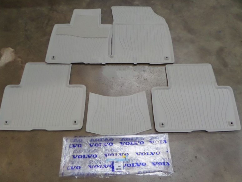 Килимки комплект blond ХС90 Volvo 39830541