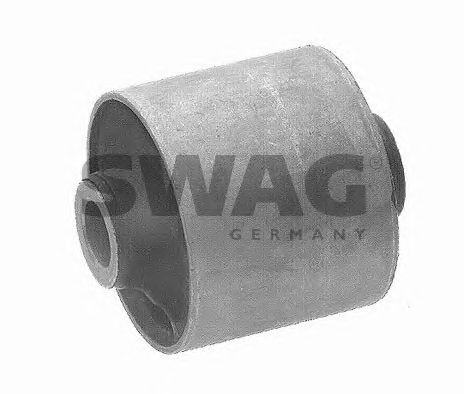 Сайлентблок рычага SWAG 62 79 0018